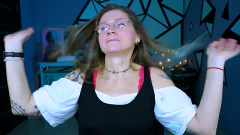 Frida Tander online show from December 22, 9:22 am