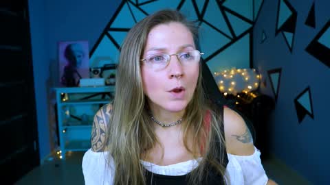 Frida Tander online show from December 22, 1:44 pm