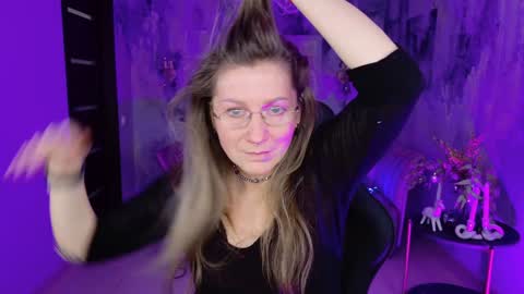 Frida Tander online show from January 1, 9:07 am