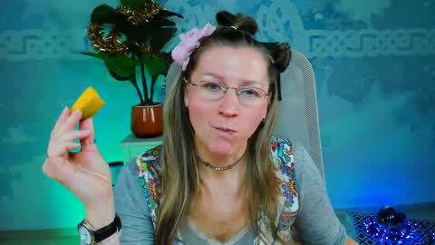 Frida Tander online show from January 3, 9:15 am