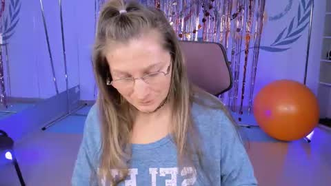 Frida Tander online show from March 1, 3:38 pm