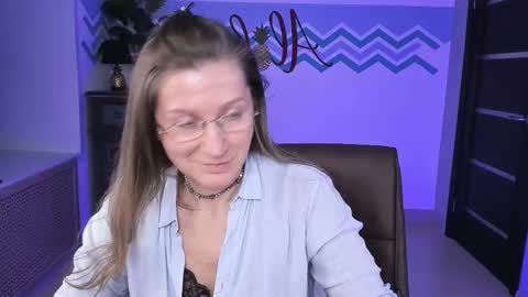 Frida Tander online show from March 10, 12:15 pm