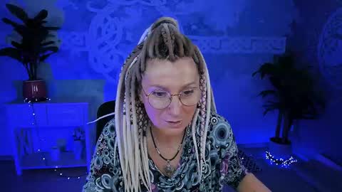 Frida Tander online show from April 18, 5:22 am