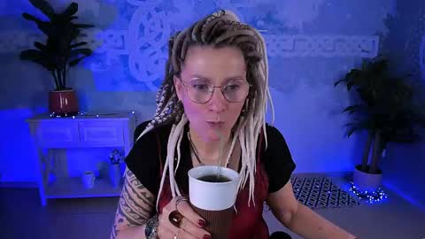 Snapshot of fridatander chatting on April 26, 5:16 am Frida Tander online show from April 26, 5:16 am