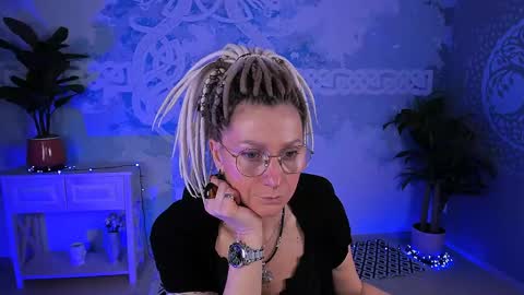 Snapshot of fridatander chatting on April 28, 5:23 am Frida Tander online show from April 28, 5:23 am
