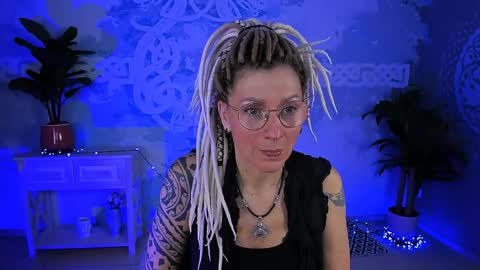 Snapshot of fridatander chatting on May 2, 5:23 am Frida Tander online show from May 2, 5:23 am