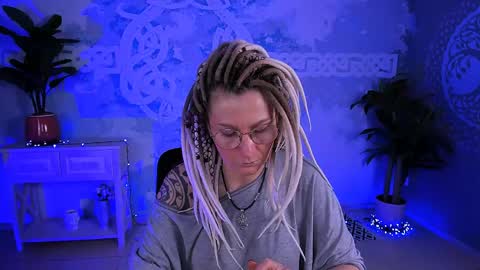 Snapshot of fridatander chatting on May 3, 5:24 am Frida Tander online show from May 3, 5:24 am