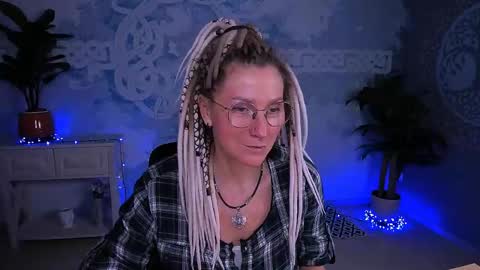 Snapshot of fridatander chatting on May 6, 5:03 am Frida Tander online show from May 6, 5:03 am