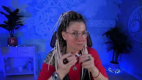 Snapshot of fridatander chatting on May 12, 5:15 am Frida Tander online show from May 12, 5:15 am