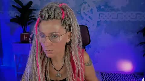 Snapshot of fridatander chatting on May 24, 5:12 am Frida Tander online show from May 24, 5:12 am