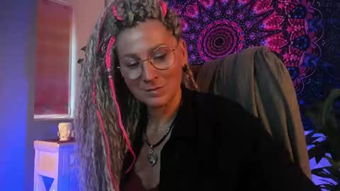 Snapshot of fridatander chatting on May 29, 6:11 am Frida Tander online show from May 29, 6:11 am