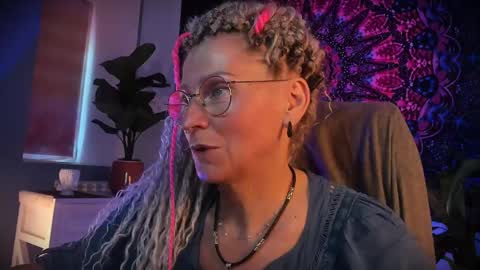 Snapshot of fridatander chatting on May 30, 5:15 am Frida Tander online show from May 30, 5:15 am
