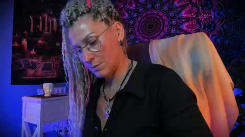 Snapshot of fridatander chatting on June 5, 6:52 am Frida Tander online show from June 5, 6:52 am