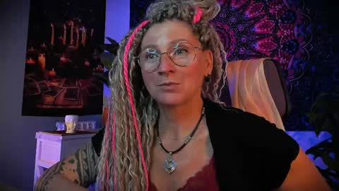 Snapshot of fridatander chatting on June 7, 5:22 am Frida Tander online show from June 7, 5:22 am