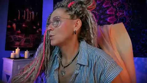 Snapshot of fridatander chatting on June 8, 5:19 am Frida Tander online show from June 8, 5:19 am