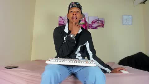 Snapshot of friends_420 chatting on December 20, 8:27 pm friends_420 online show from December 20, 8:27 pm