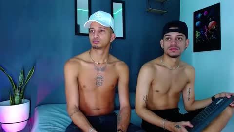 Snapshot of friendsofeverything_ chatting on December 2, 12:29 pm Adam y pitter online show from December 2, 12:29 pm