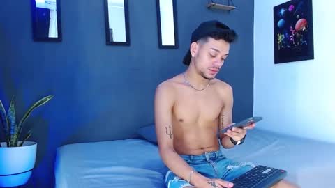 Snapshot of friendsofeverything_ chatting on December 4, 11:52 am Adam y pitter online show from December 4, 11:52 am