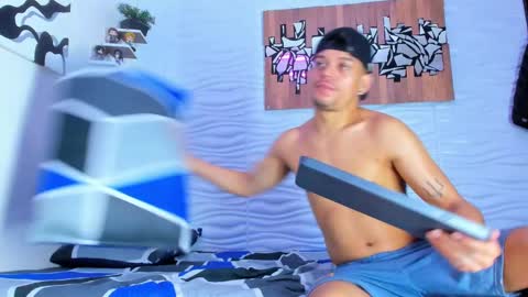 Snapshot of friendsofeverything_ chatting on September 18, 2:08 pm Adam y pitter online show from September 18, 2:08 pm