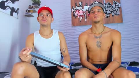 Snapshot of friendsofeverything_ chatting on September 22, 2:52 pm Adam y pitter online show from September 22, 2:52 pm