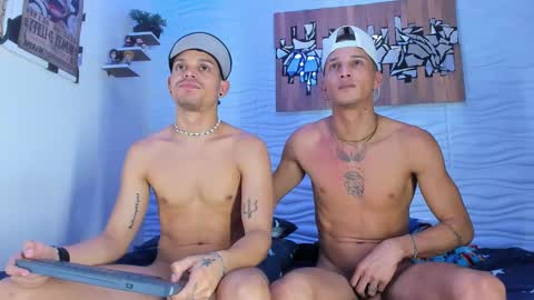 Snapshot of friendsofeverything_ chatting on October 6, 2:09 am Adam y pitter online show from October 6, 2:09 am