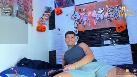 Snapshot of friendsofeverything_ chatting on October 17, 11:29 pm Adam y pitter online show from October 17, 11:29 pm