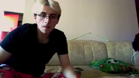 frill1 online show from March 7, 12:02 pm