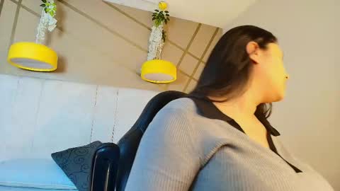 frreeya online show from February 23, 9:34 pm