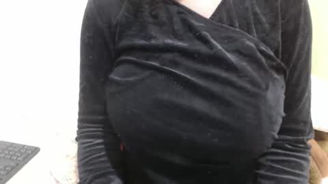 fruity28 online show from October 30, 9:00 am