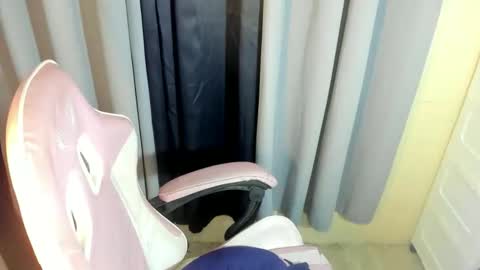 R A I N M O R A L E S  G M A I L . C O M online show from April 9, 10:04 pm