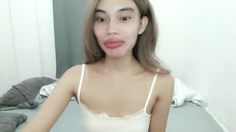 Snapshot of fuckingsexy143 chatting on December 3, 4:49 pm fuckingsexy143 online show from December 3, 4:49 pm