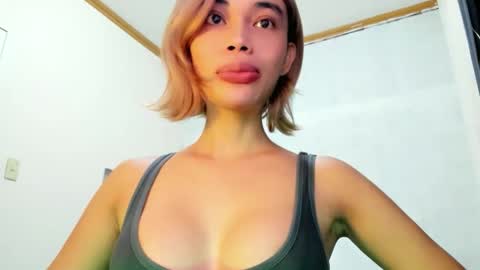 fuckingsexy143 online show from May 13, 2:20 am