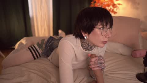 Eva         all my links   online show from October 19, 1:01 pm