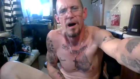 Snapshot of fuckmehard221187 chatting on December 19, 1:07 am me online show from December 19, 1:07 am