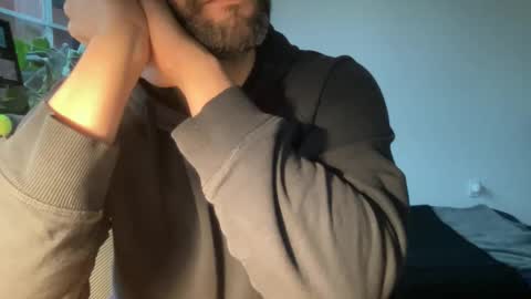 Snapshot of fuckyeahcoach chatting on May 21, 11:12 pm Muscle Bear Jock in Training online show from May 21, 11:12 pm