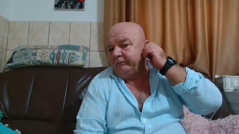 fullballs6 online show from December 5, 7:05 am