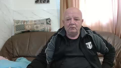 fullballs6 online show from April 29, 8:40 am