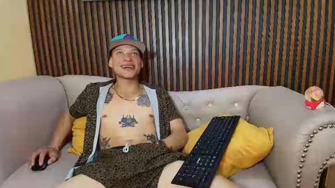 Snapshot of fuller444 chatting on November 6, 4:46 am FULLER online show from November 6, 4:46 am