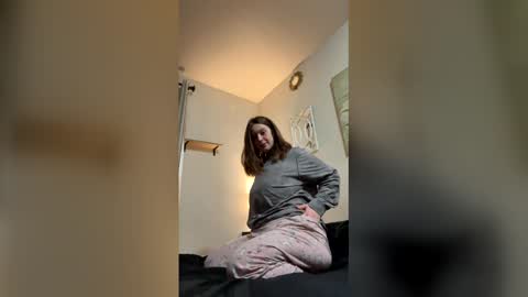 Snapshot of funflirt97 chatting on March 12, 1:56 am Linnys Palace online show from March 12, 1:56 am