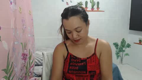 Snapshot of funluvnpinay4u chatting on December 6, 11:22 am MAE online show from December 6, 11:22 am