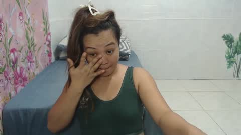 Snapshot of funluvnpinay4u chatting on December 12, 11:29 am MAE online show from December 12, 11:29 am