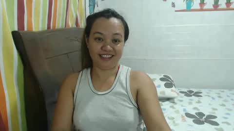 Snapshot of funluvnpinay4u chatting on January 20, 4:43 am MAE online show from January 20, 4:43 am