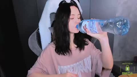 Snapshot of funny_bunny23 chatting on November 15, 3:04 am Eva online show from November 15, 3:04 am