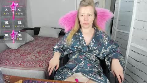 Snapshot of funny_bunny4 chatting on February 27, 6:42 pm funny_bunny4 online show from February 27, 6:42 pm