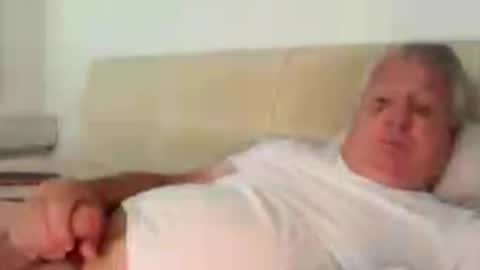 funnyhans online show from August 5, 6:33 pm