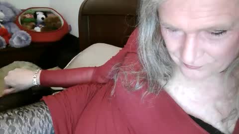 Jessie Love online show from April 12, 9:25 am