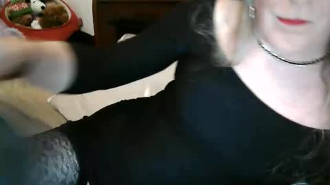 Jessie Love online show from April 25, 10:29 am