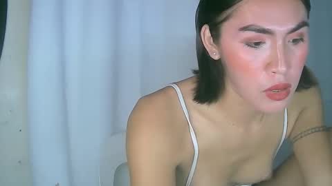 LIL LEE online show from March 3, 11:55 am