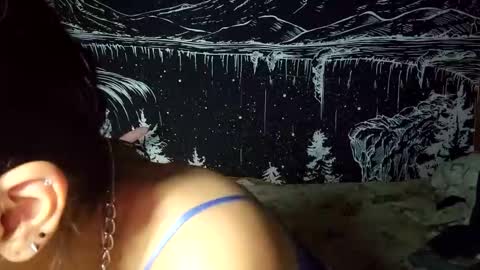 Snapshot of futuresizequeen chatting on December 2, 2:28 am futuresizequeen online show from December 2, 2:28 am