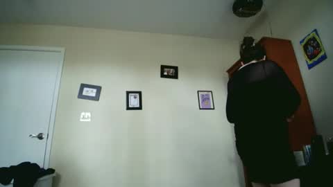 fuzzypeaches87 online show from April 20, 7:59 pm